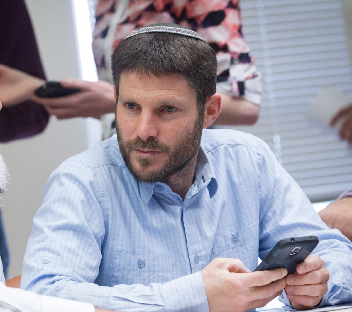 סקר: כמה "סרוגים" תומכים בעמדתו של סמוטריץ'?