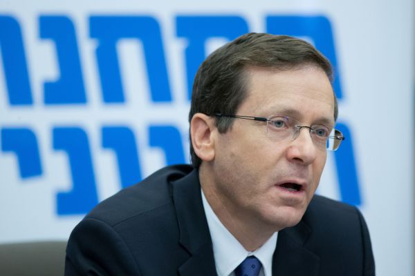 הפעם הוא לא שתק: בוז'י הרצוג נחקר באזהרה