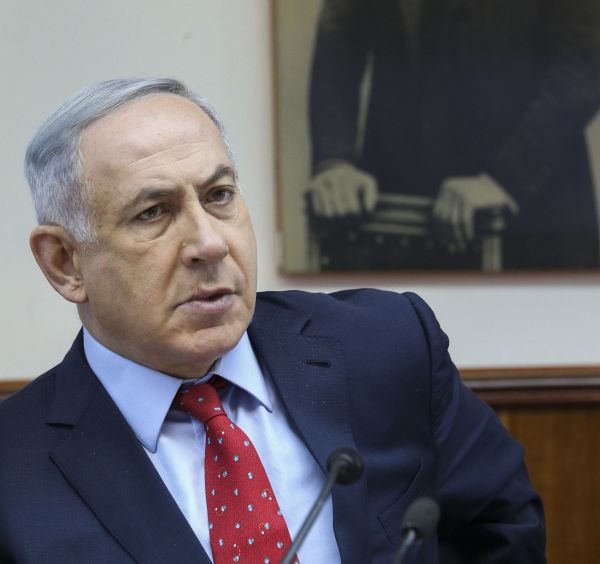 "נתניהו מפחד להודות שהוא לא מניח תפילין"