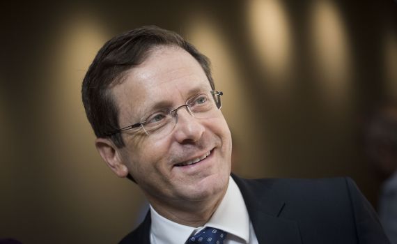 שבר ימינה בפתאומיות? בוז'י נחבל בתאונת דרכים