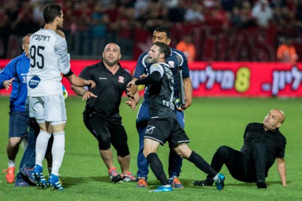 שוער מכבי ת"א ראיקוביץ הורחק ממשחק העונה