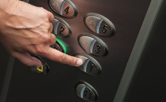 מחדל 'מעליות השבת': פועלות ללא אישור תקף