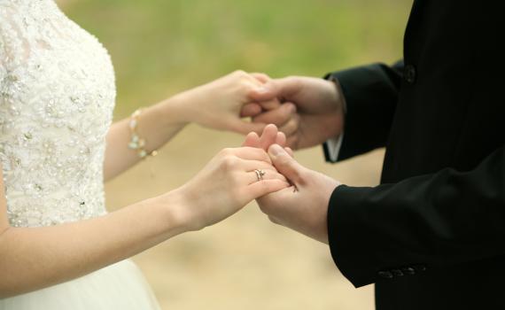 יש המתחתנים מאהבה ויש האוהבים כי התחתנו