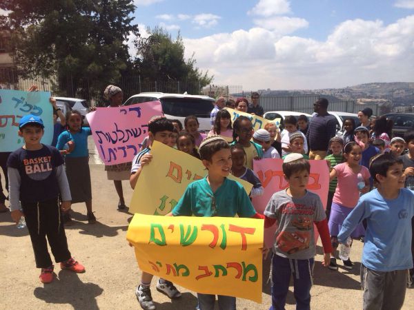 "לא ניכנע לניסיון ההשתלטות החרדי על בית הספר"