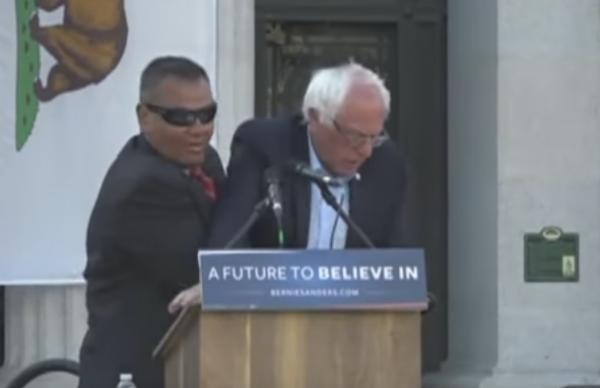 צפו: דרמה • אנשי השירות החשאי קפצו על סנדרס