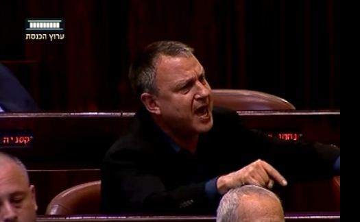 "יעלון רוצח ילדים"; עימות סוער במליאה; צפו