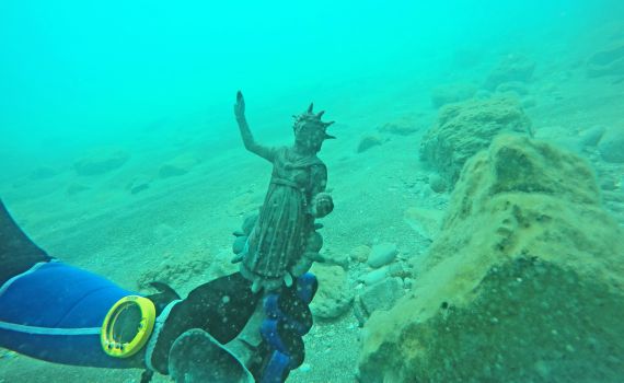 מטמון בן 1,600 שנה התגלה בחוף קיסריה