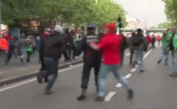 מפגין הפיל בנוק-אווט את מפקד משטרת בריסל