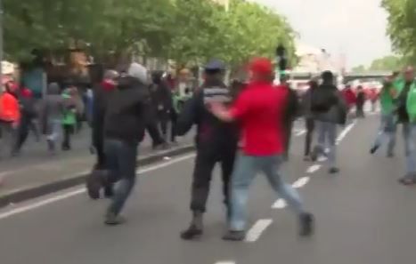 מפגין הפיל בנוק-אווט את מפקד משטרת בריסל