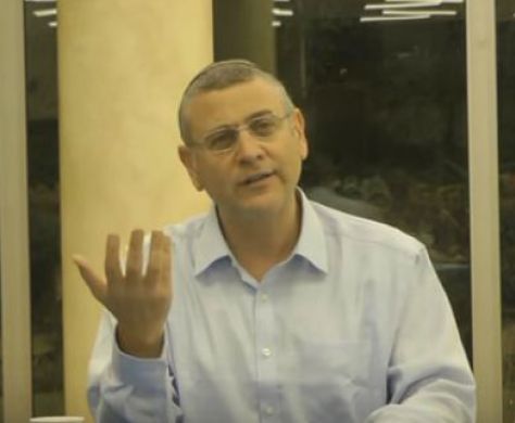 הרב לאו מגייס מנהיגה רוחנית לקהילתו