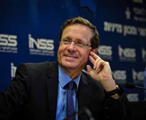 החוץ להרצוג, כבל לכלכלה: חלוקת התיקים ב'העבודה'