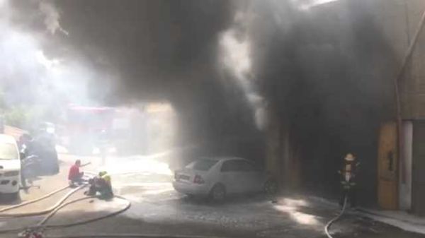 מוסך צמוד לתחנת הדלק בביתר עלית עולה באש