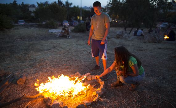 איך להרים לגובה את מדורת ל"ג בעומר?