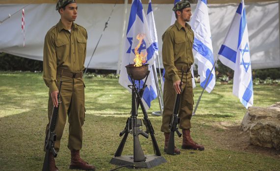 תפסיקו לשיר 'אני מאמין' בטקס יום הזיכרון