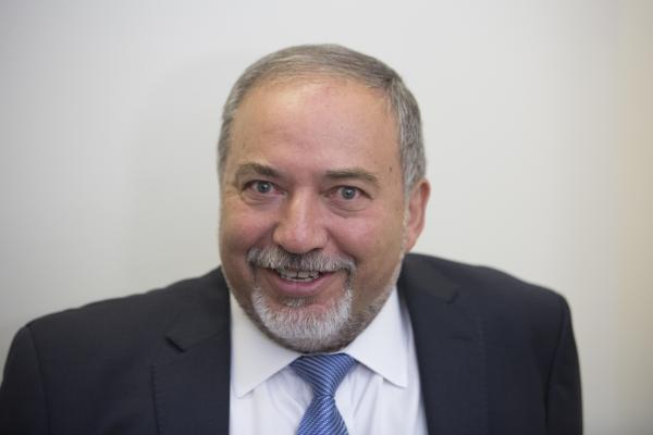 'להחתים': ליברמן התמוגג מהכדורגלן הערבי; טיבי עקץ