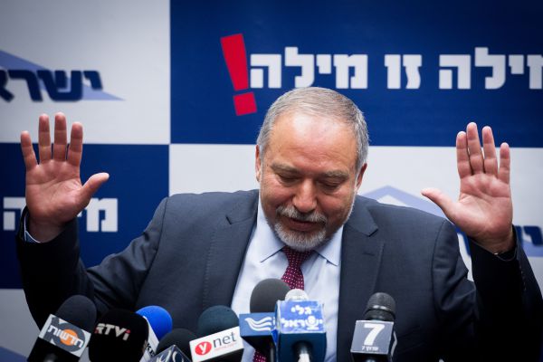 אין הסכם: ליברמן יושבע לשר רק בשבוע הבא