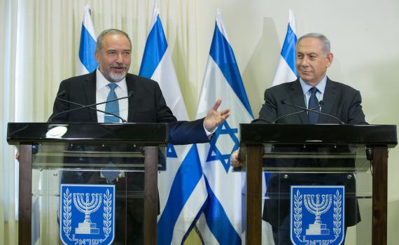 ליברמן שובר שמאלה: "תומך בפתרון שתי המדינות"