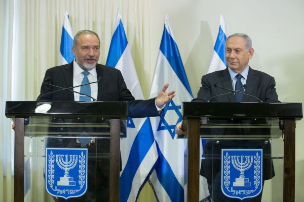 ליברמן שובר שמאלה: "תומך בפתרון שתי המדינות"