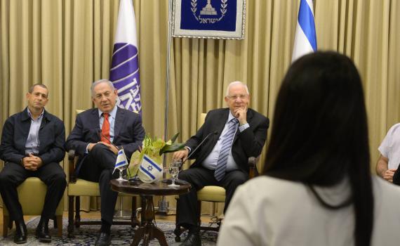 מצטייני השב"כ: לוחמת הסייבר ר' ומיסטר Q