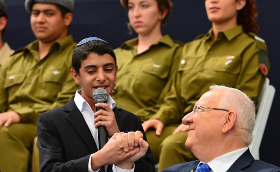 צפו: עם ישראל שר עם "שלום לך ארץ נהדרת"