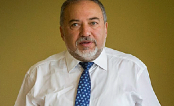 בעקבות הביקורת: ליברמן חושף מה הוא עשה בצבא