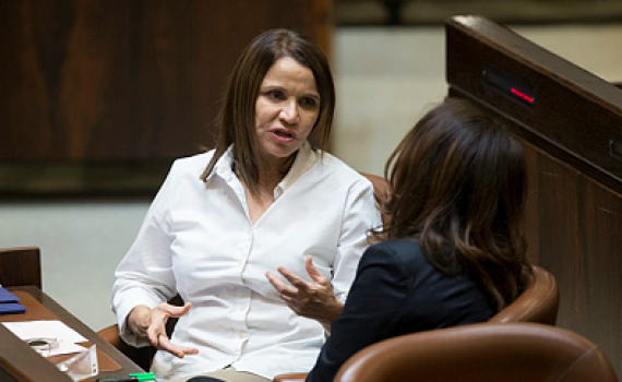 יחימוביץ': "כל מהותי זה פיטורי בנט ושקד?"