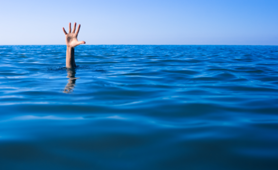 אסון בים: רב היישוב יצא לטבול וטבע למוות