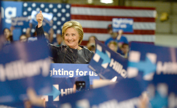 עכשיו זה רשמי: קלינטון הבטיחה את מועמדותה לנשיאות