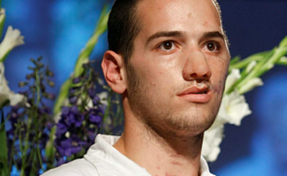 "כאילו הגוף בוגד בך": אהרון קרוב ריגש את הרשת