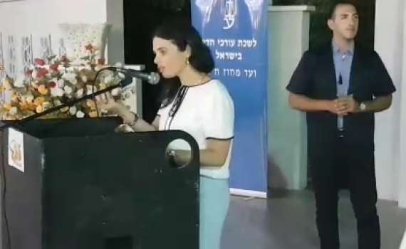 צפו: שקד נאמה בערבית וסחטה מחיאות כפיים