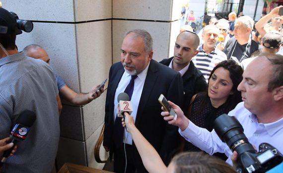 ליברמן במקום הפיגוע: "לא נסתפק בדיבורים"