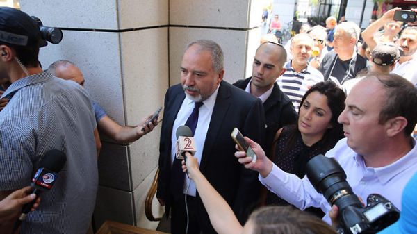 ליברמן במקום הפיגוע: "לא נסתפק בדיבורים"