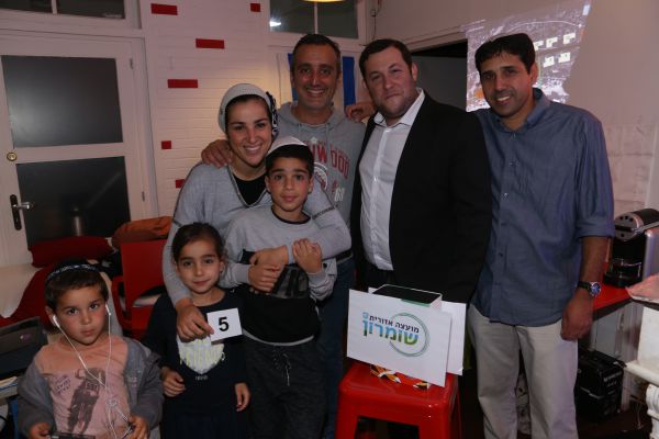 צפו:העולים זכו בקראוון בשומרון והחלו לרקוד