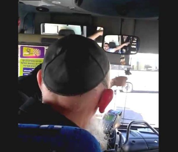 הנהג הערבי צרח על הנוסע: 'שב בשקט יא זבל'