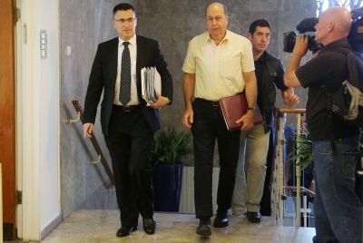 הסיוט של נתניהו: מפלגה בראשות יעלון וסער תשתווה לליכוד