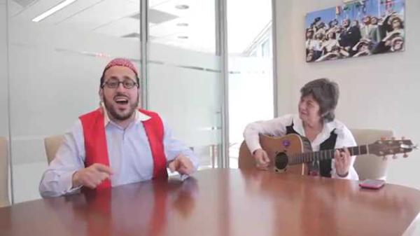 ליפא וקורין אלאל ב"אין לי ארץ אחרת" ביידיש