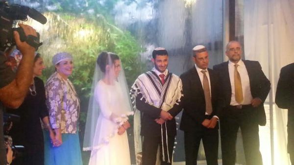 כחצי שנה לאחר שנפצע קשה; רועי ותהילה נישאו