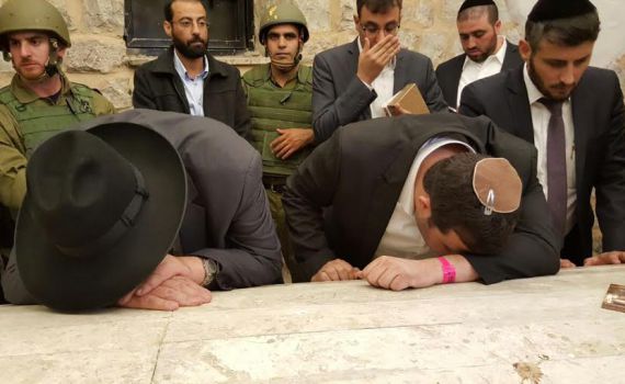 אריה דרעי ורעייתו נכנסו בחשאי לקבר יוסף