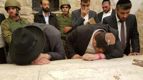 אריה דרעי ורעייתו נכנסו בחשאי לקבר יוסף