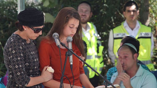 אחות של גלעד שער התארסה: "שמחה מלאה"