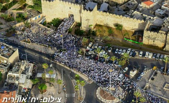 תיעוד מרהיב: 'ריקודגלים' ממעוף הציפור