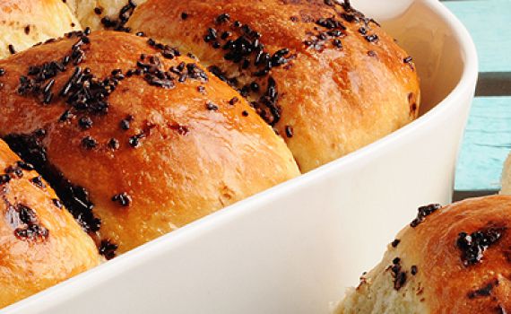 לשבת: חלת כדורי שמרים במילוי טחינה ושוקולד