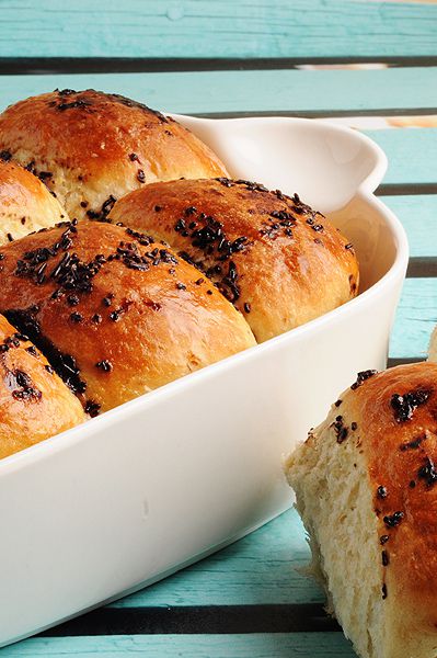 לשבת: חלת כדורי שמרים במילוי טחינה ושוקולד