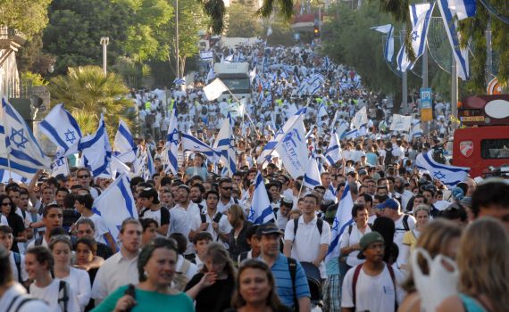 "דווקא ביום אחדות ירושלים, מחלקים אותה"