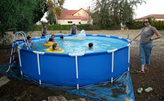הרבנות: אשה שלא רוצה בלנית – שתטבול בבריכת שחייה