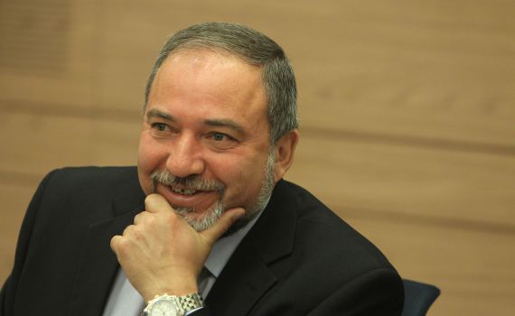 הרב אבינר: לשר הבטחון החדש יש חוש הומור