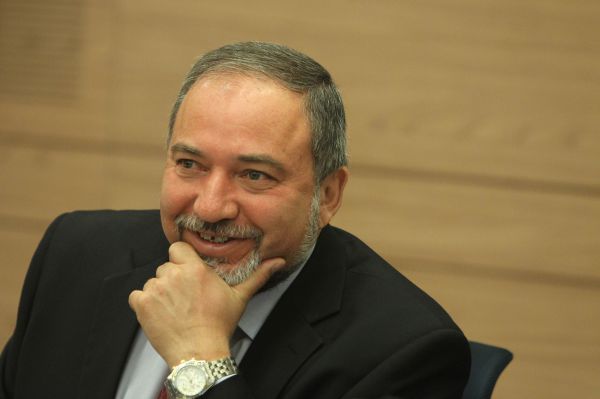 הרב אבינר: לשר הבטחון החדש יש חוש הומור