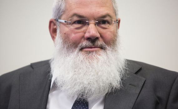 סערת ספרי התורה • בן דהן: "לא קיים איסור כזה"