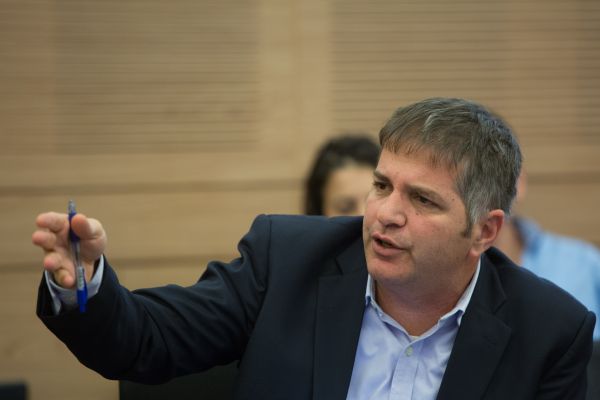 "לא אתן להתייחס לילדים שלנו כמו סחורה"