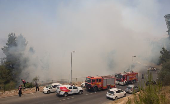 הכבאים הצליחו להשתלט על שריפת הענק – צפו